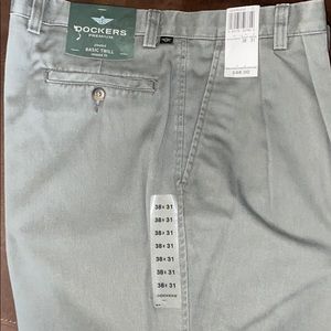 NWT ~ Dockers Premium Twill Pleated Pants